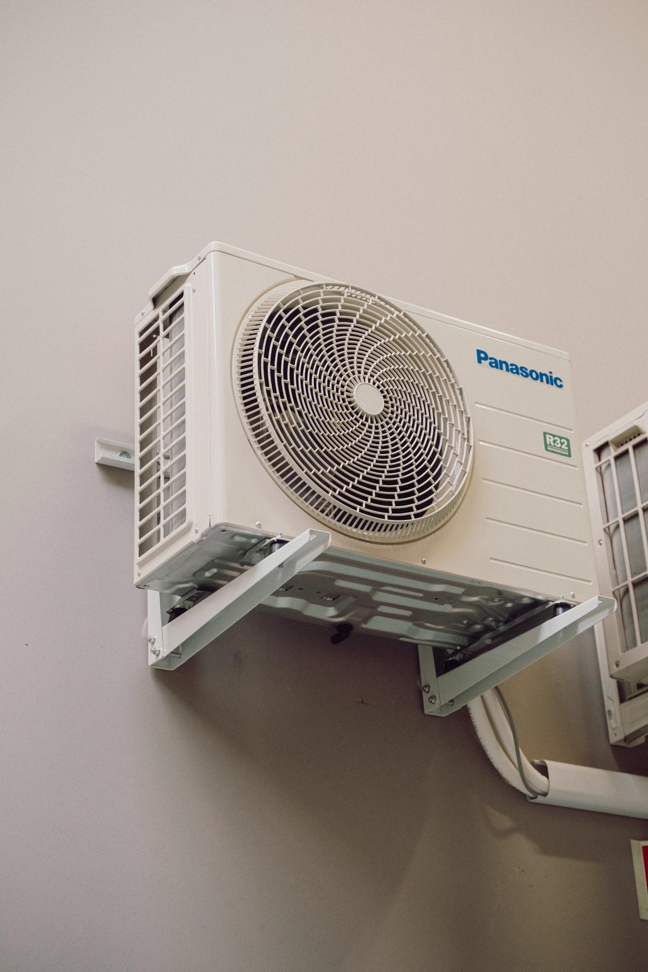 Warmtepompen & hybride systemen - Professionele installatie door KH Installaties Warmtepompen & hybride systemen installatie en service door KH Installaties in Rotterdam en omgeving